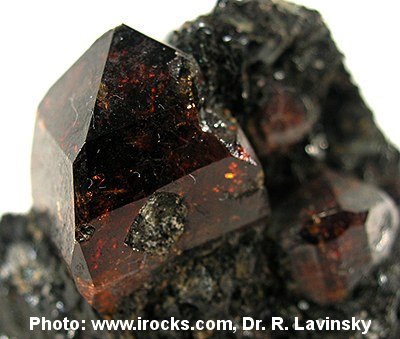 http://www.realgems.org/edelsteine_liste/pic/big%20zircon%2009.jpg